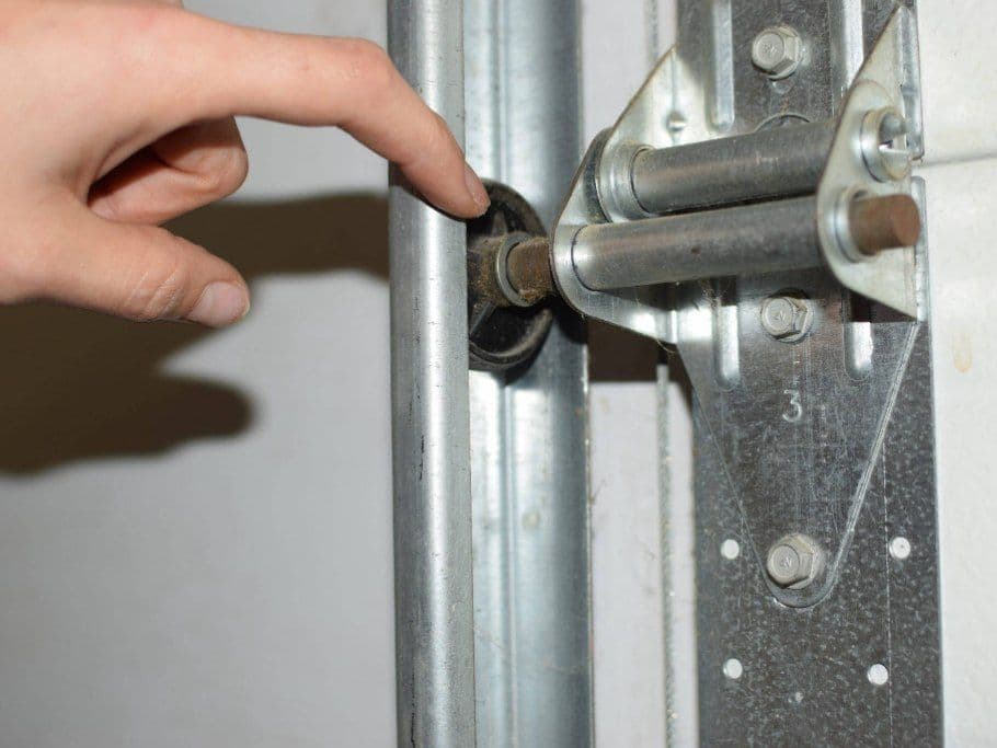 GARAGE DOOR ROLLER REPAIR